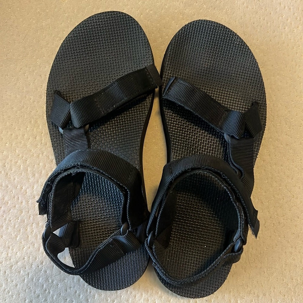 Black tevas